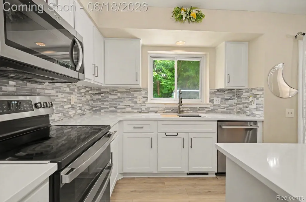 425 Thornridge Court Rochester Hills City MI 48307