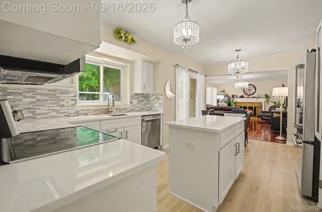 425 Thornridge Court Rochester Hills City MI 48307