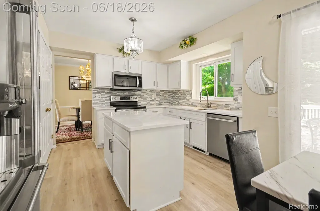 425 Thornridge Court Rochester Hills City MI 48307