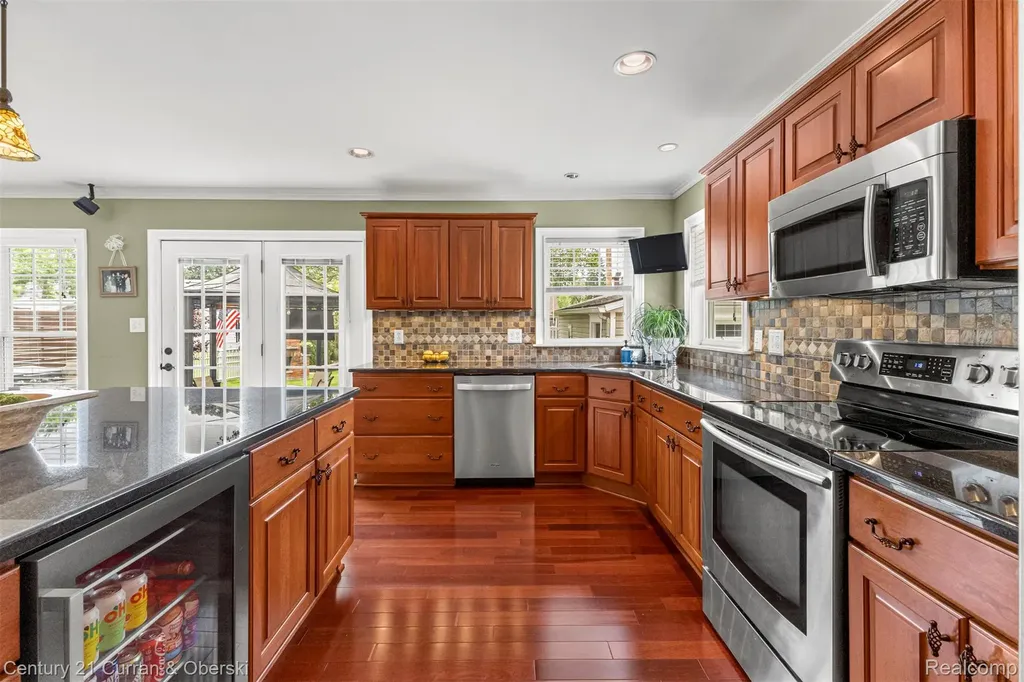 15275 Belmont Avenue Allen Park City MI 48101