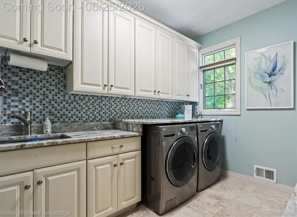 22878 Tree Top Court Lyon Charter Township MI 48178