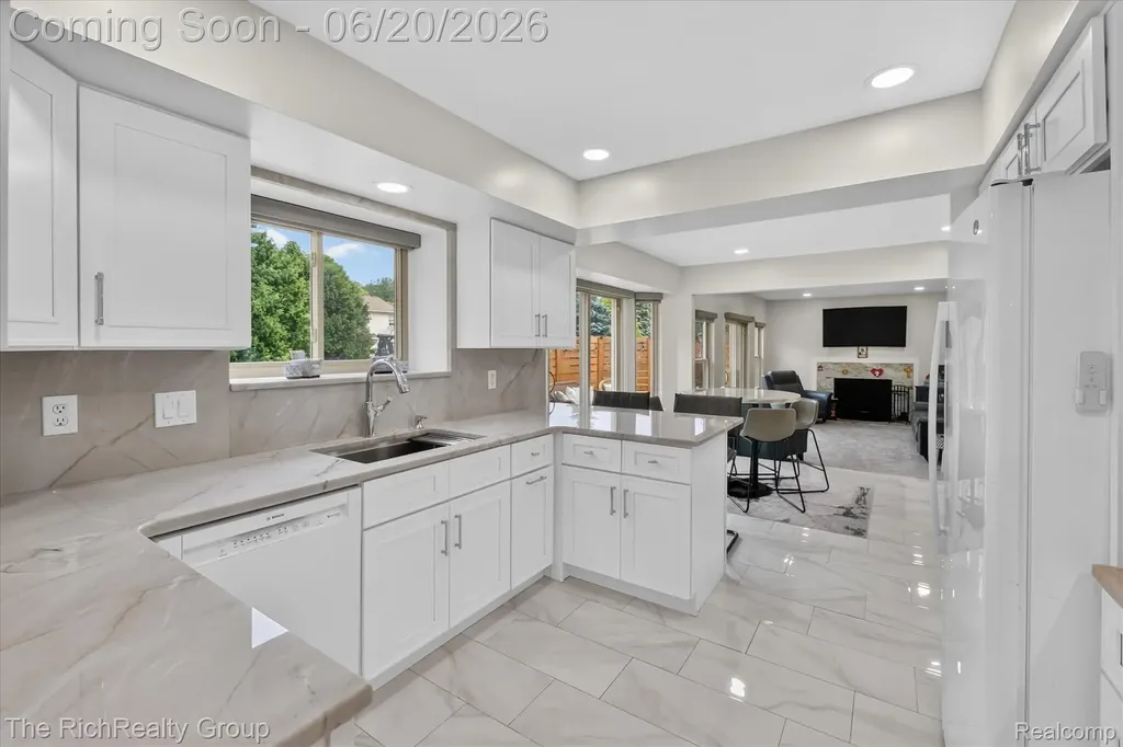 47185 Scarlet Drive S Novi City MI 48374