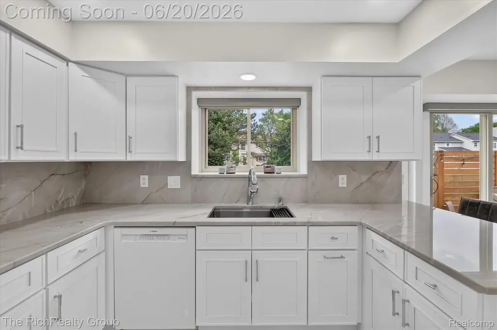 47185 Scarlet Drive S Novi City MI 48374