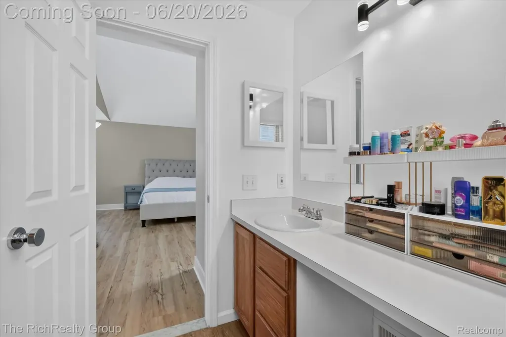 47185 Scarlet Drive S Novi City MI 48374