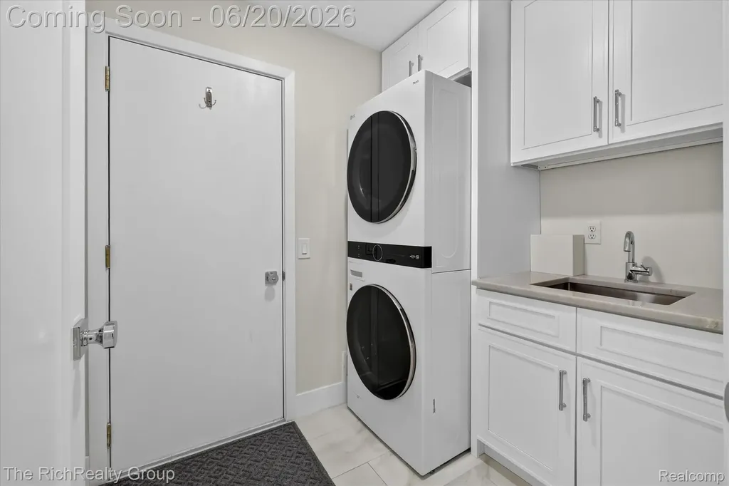 47185 Scarlet Drive S Novi City MI 48374