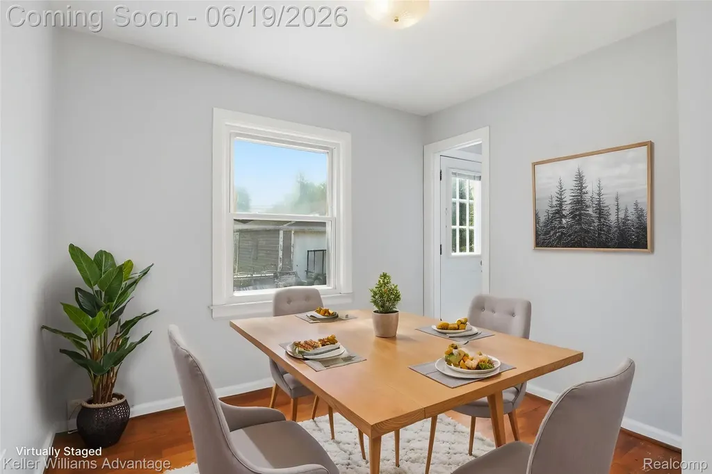 13592 Berwyn Redford Charter Township MI 48239