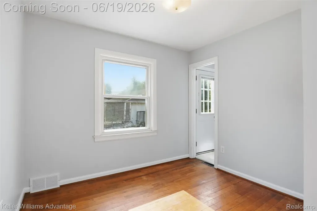 13592 Berwyn Redford Charter Township MI 48239