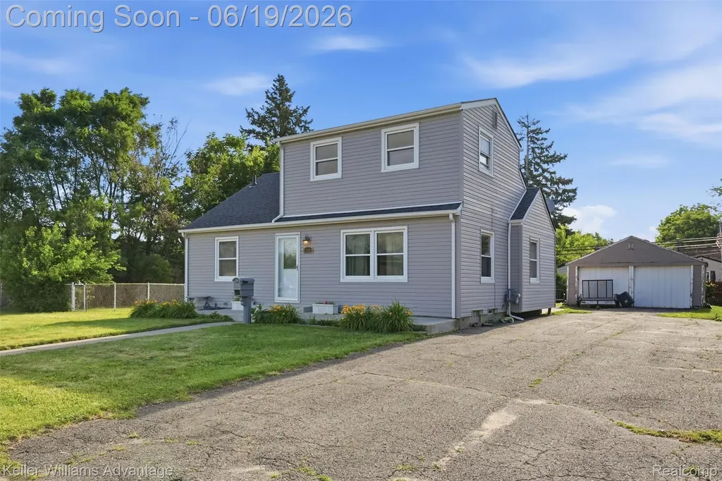 13592 Berwyn Redford Charter Township MI 48239
