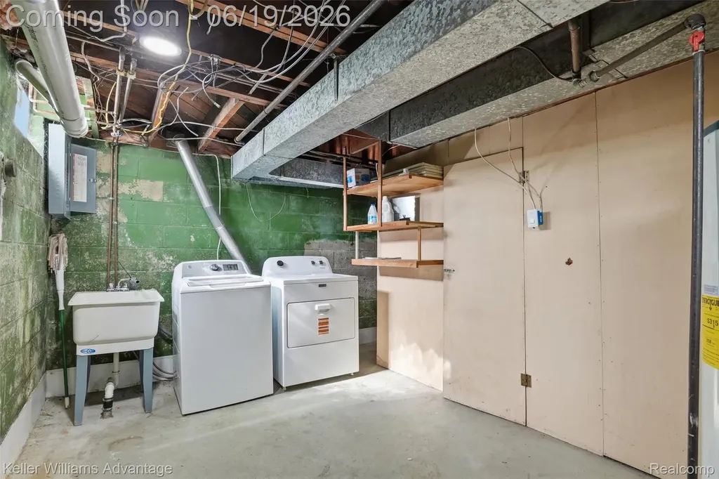 13592 Berwyn Redford Charter Township MI 48239