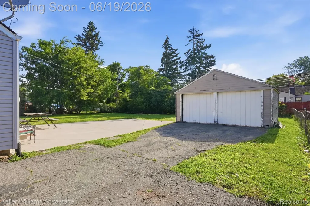 13592 Berwyn Redford Charter Township MI 48239