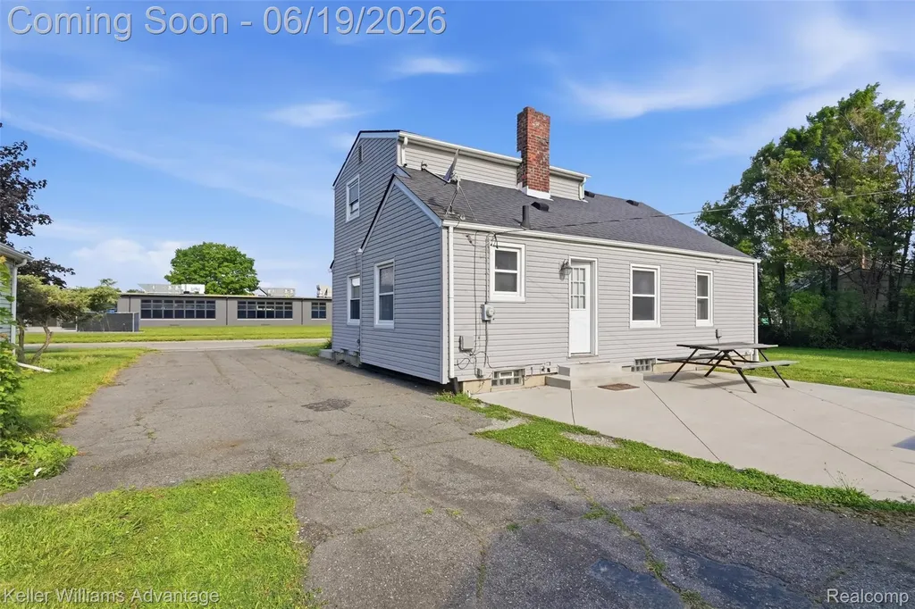 13592 Berwyn Redford Charter Township MI 48239