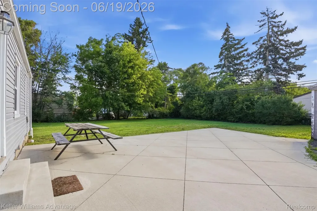 13592 Berwyn Redford Charter Township MI 48239