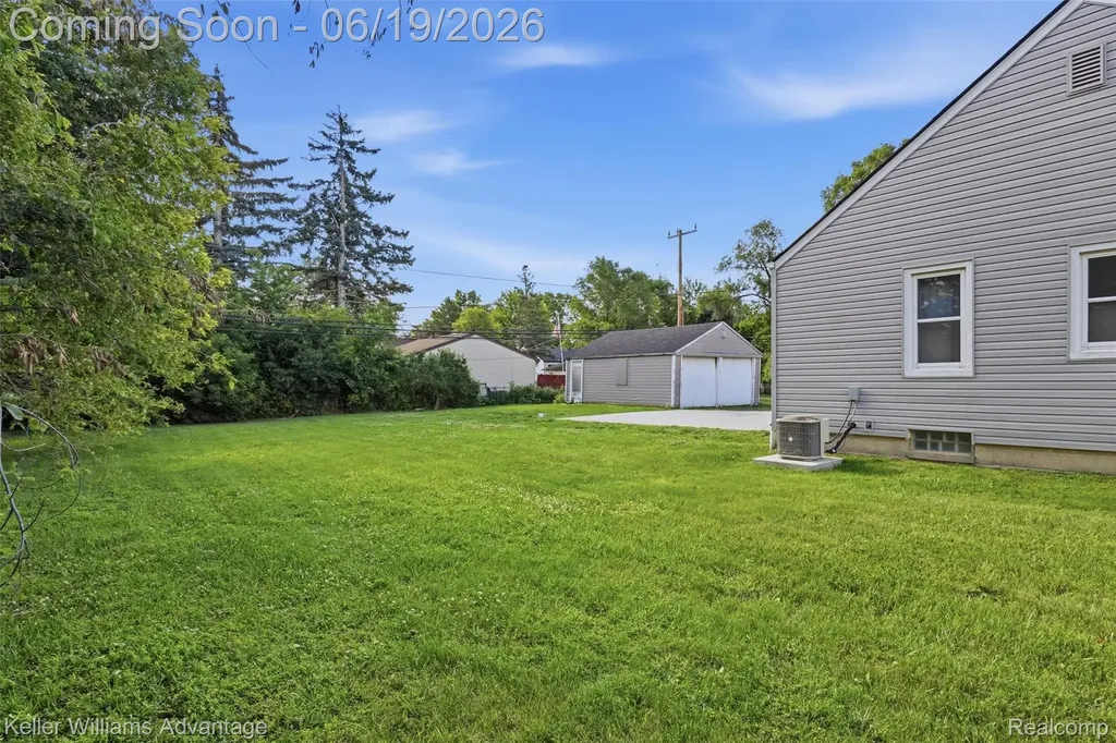 13592 Berwyn Redford Charter Township MI 48239