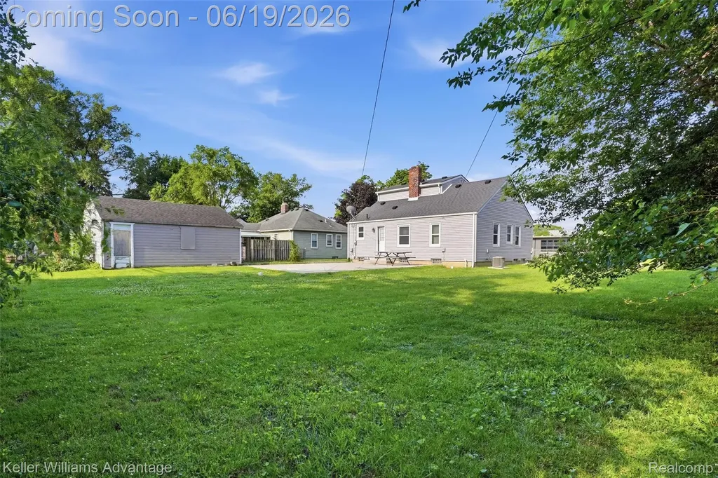 13592 Berwyn Redford Charter Township MI 48239