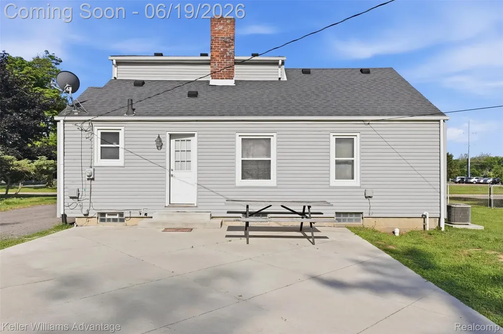 13592 Berwyn Redford Charter Township MI 48239