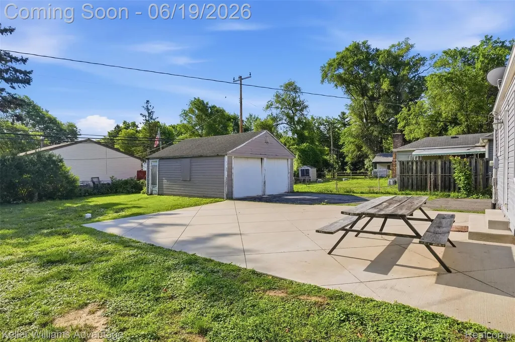 13592 Berwyn Redford Charter Township MI 48239