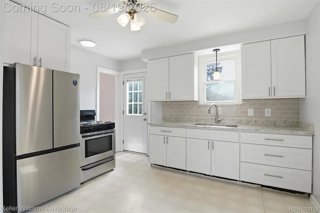 13592 Berwyn Redford Charter Township MI 48239