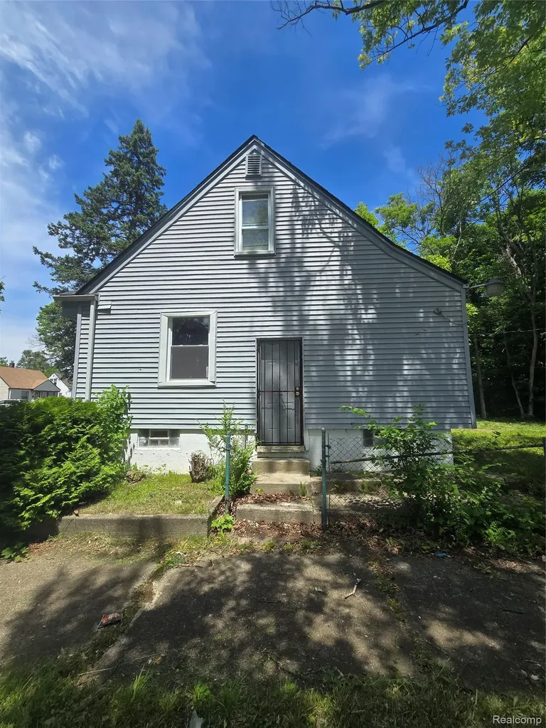 20200 Lindsay Street Detroit City MI 48235