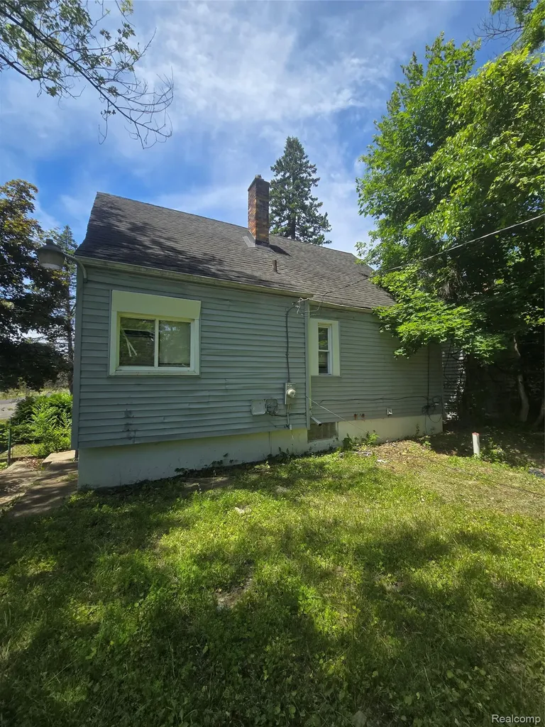 20200 Lindsay Street Detroit City MI 48235
