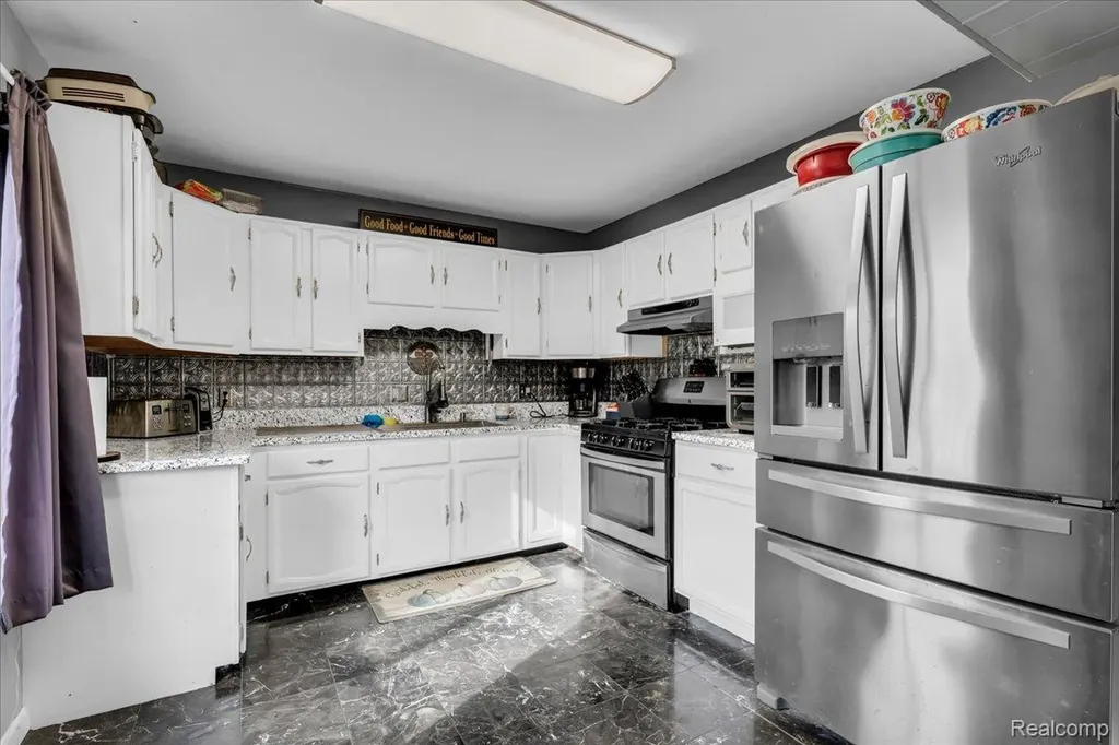 25436 Montebello Drive Woodhaven City MI 48183
