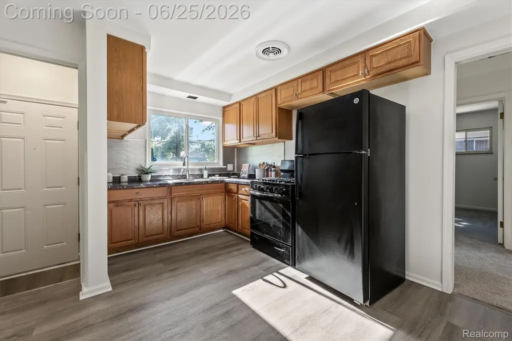23520 Marlow Street Oak Park City MI 48237