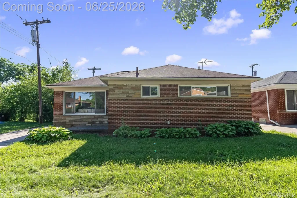 23520 Marlow Street Oak Park City MI 48237