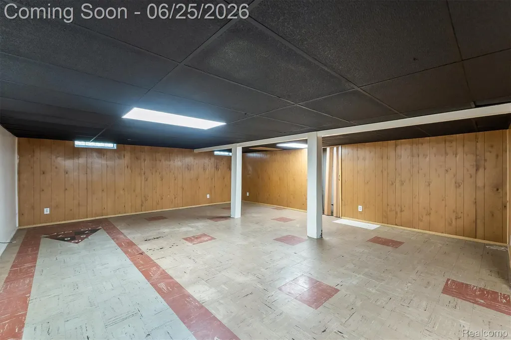 23520 Marlow Street Oak Park City MI 48237