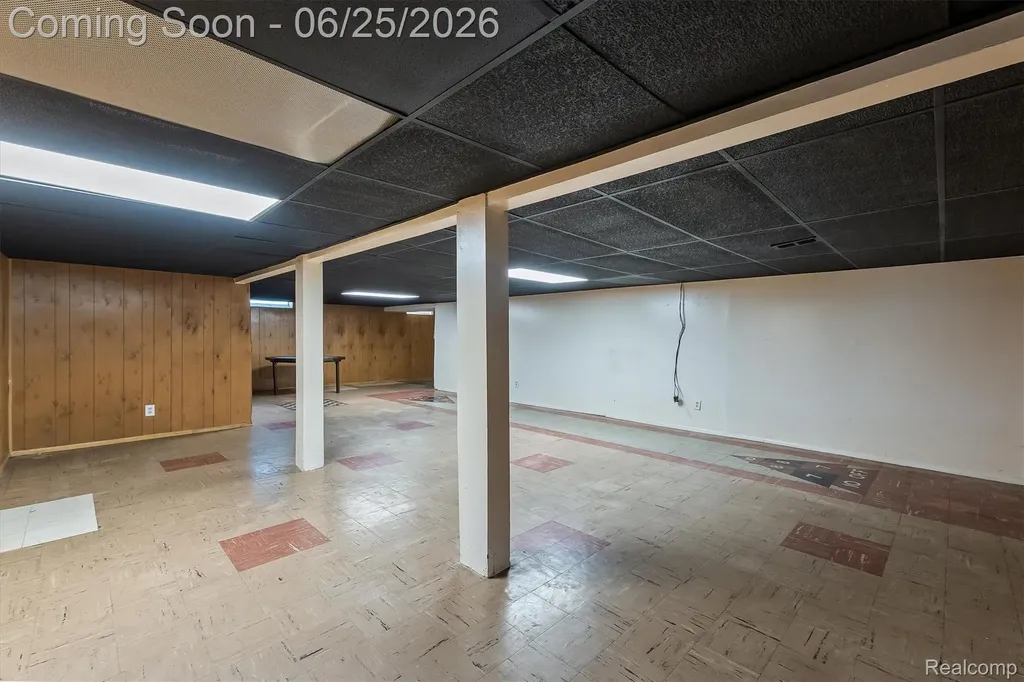23520 Marlow Street Oak Park City MI 48237
