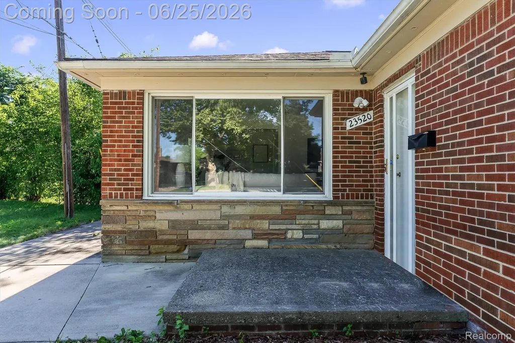 23520 Marlow Street Oak Park City MI 48237