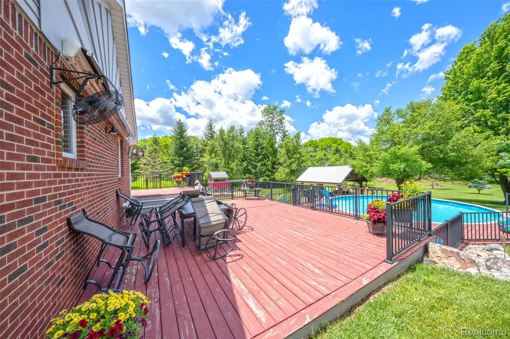 5233 Crawford Road Dryden Township MI 48428