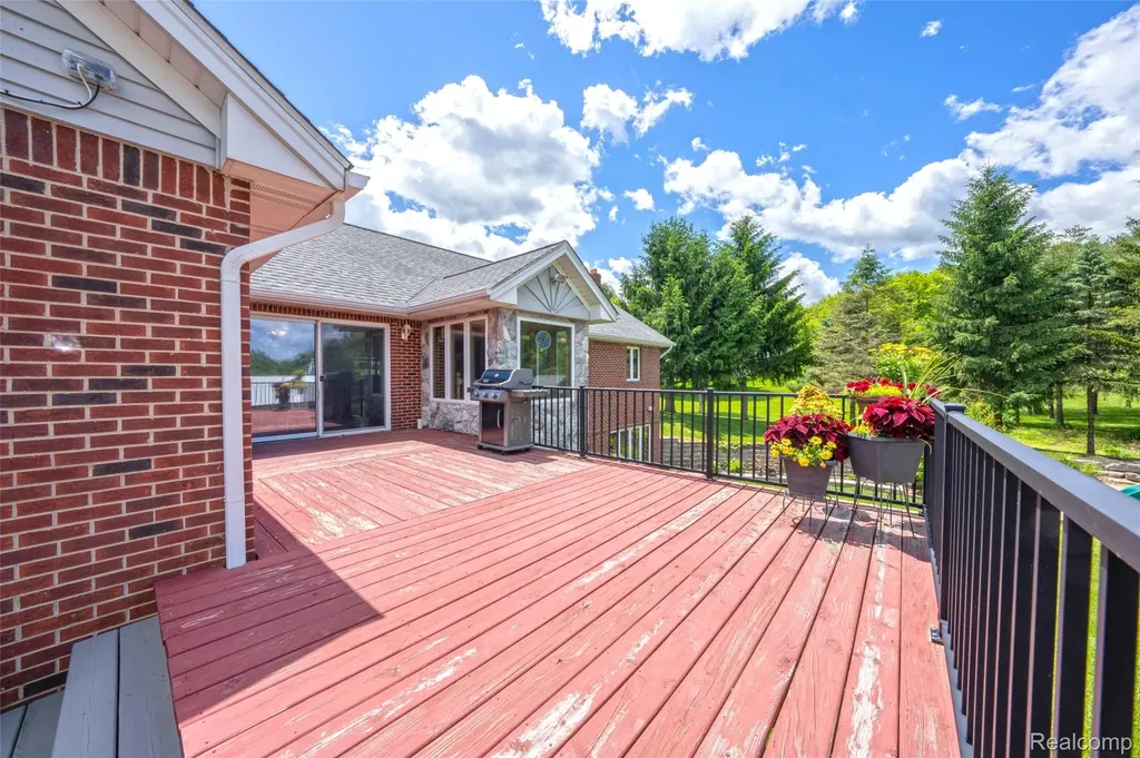 5233 Crawford Road Dryden Township MI 48428