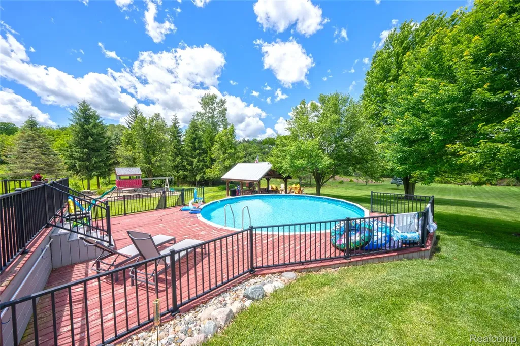 5233 Crawford Road Dryden Township MI 48428