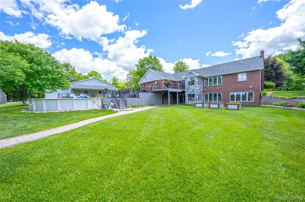5233 Crawford Road Dryden Township MI 48428