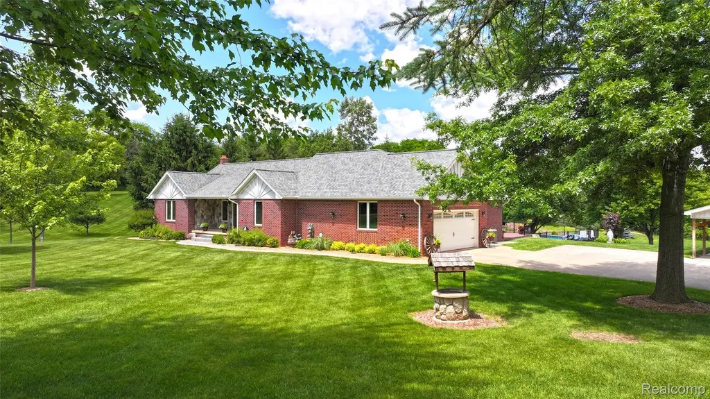 5233 Crawford Road Dryden Township MI 48428