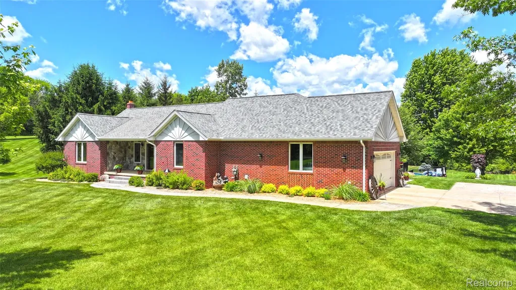 5233 Crawford Road Dryden Township MI 48428