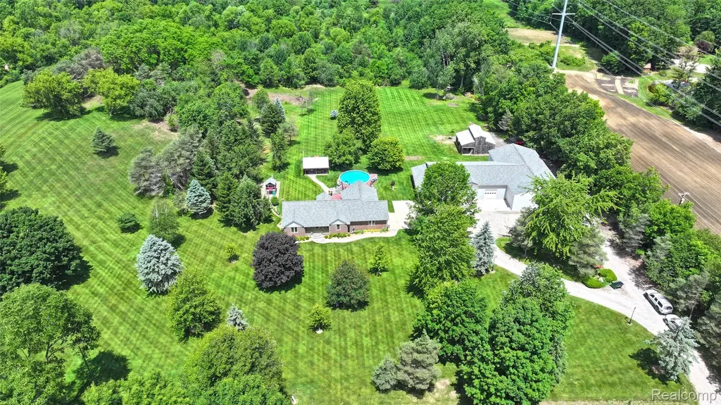 5233 Crawford Road Dryden Township MI 48428