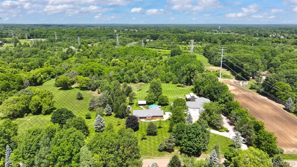 5233 Crawford Road Dryden Township MI 48428