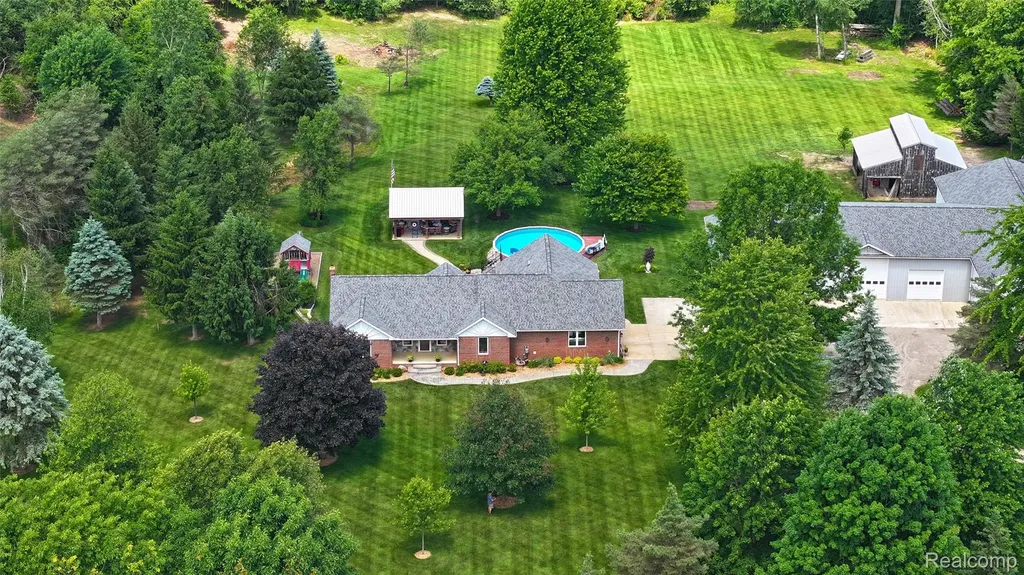 5233 Crawford Road Dryden Township MI 48428