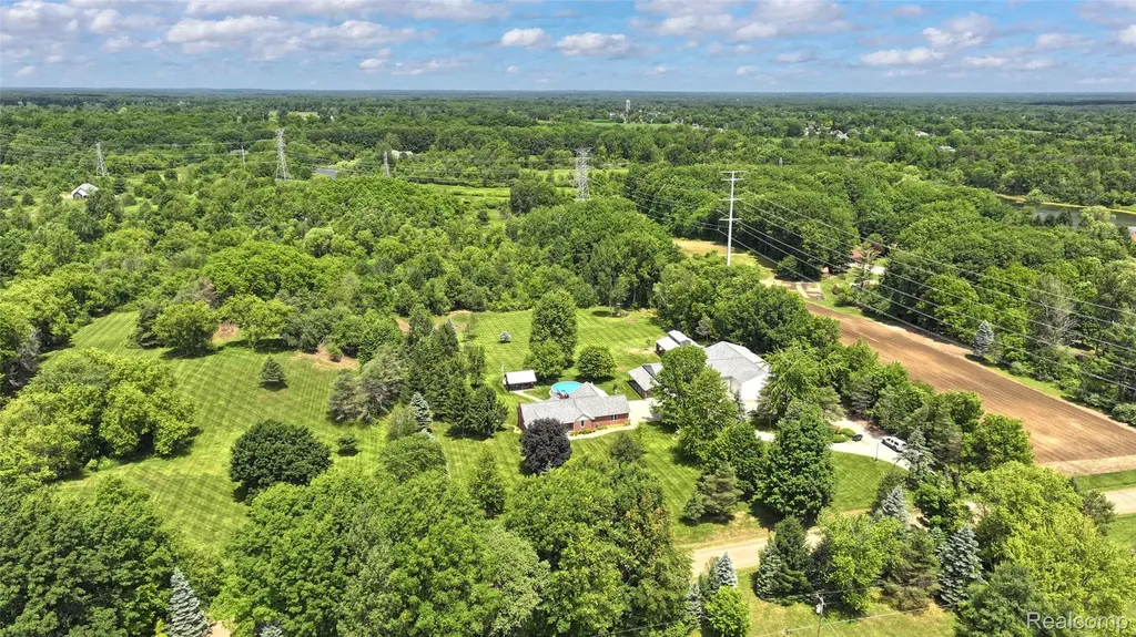 5233 Crawford Road Dryden Township MI 48428