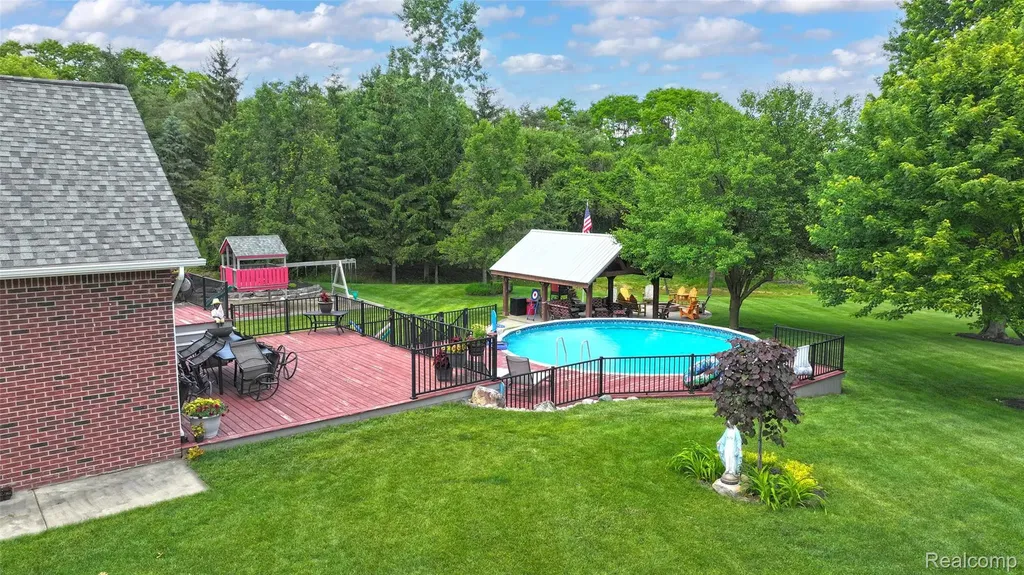 5233 Crawford Road Dryden Township MI 48428