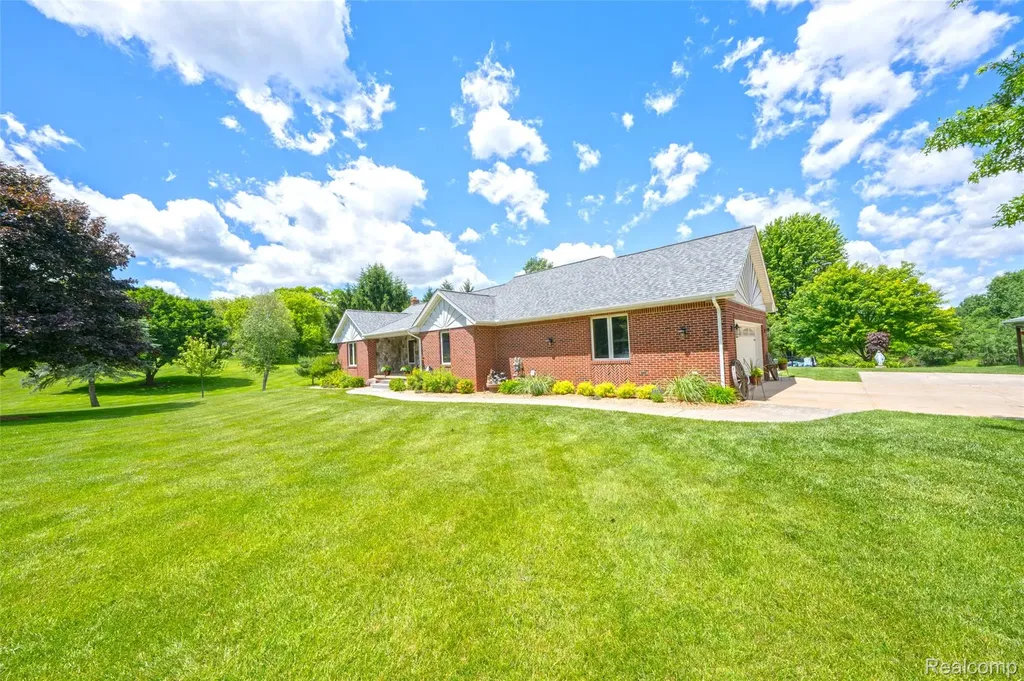 5233 Crawford Road Dryden Township MI 48428