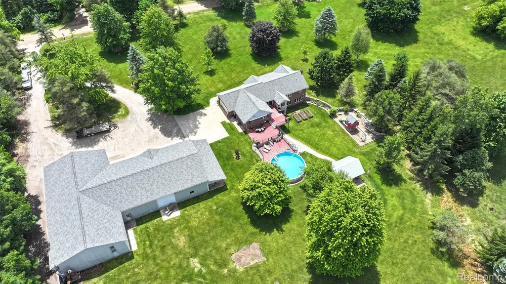 5233 Crawford Road Dryden Township MI 48428
