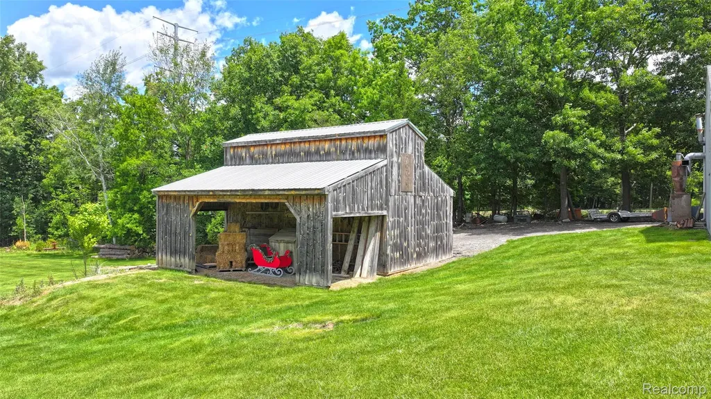 5233 Crawford Road Dryden Township MI 48428