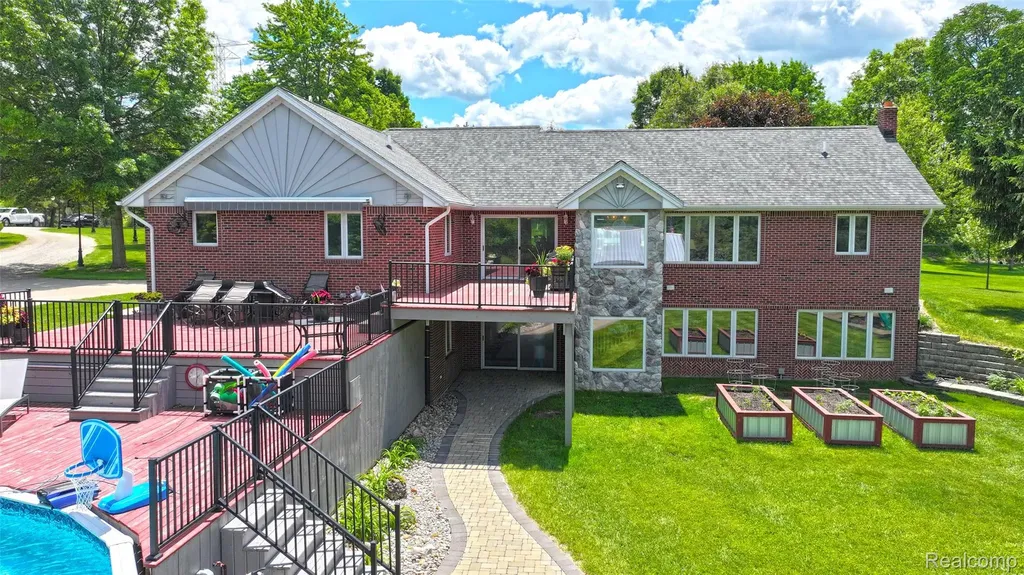 5233 Crawford Road Dryden Township MI 48428