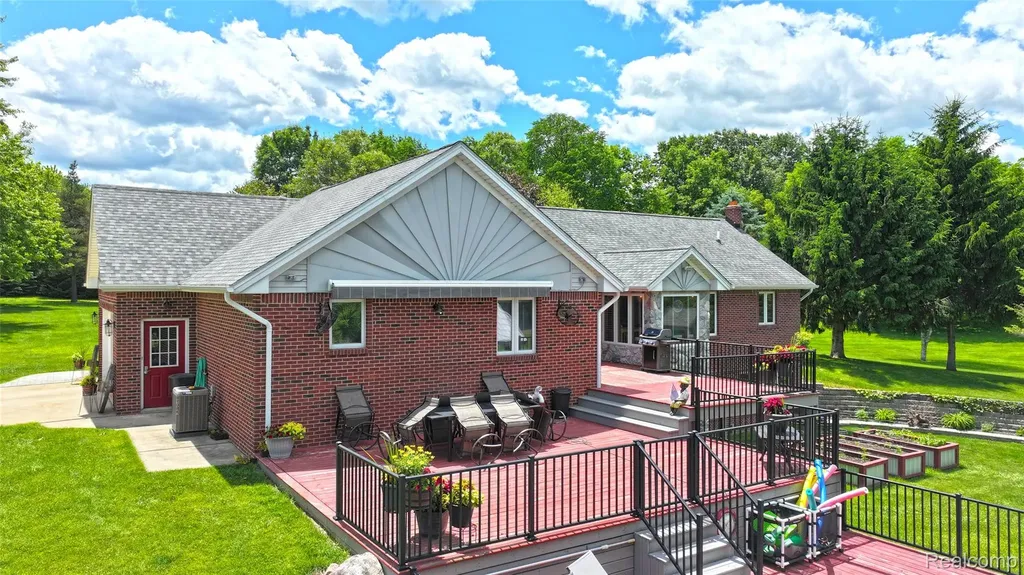 5233 Crawford Road Dryden Township MI 48428