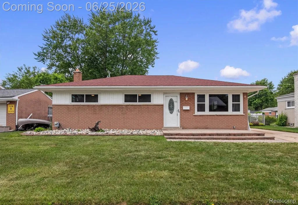 35919 Larchwood Street Clinton Charter Township MI 48035