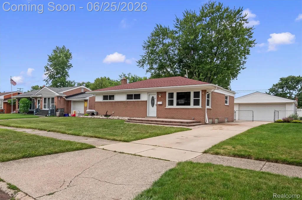 35919 Larchwood Street Clinton Charter Township MI 48035