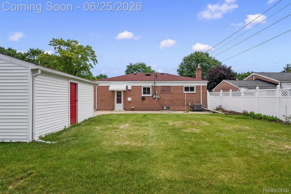 35919 Larchwood Street Clinton Charter Township MI 48035