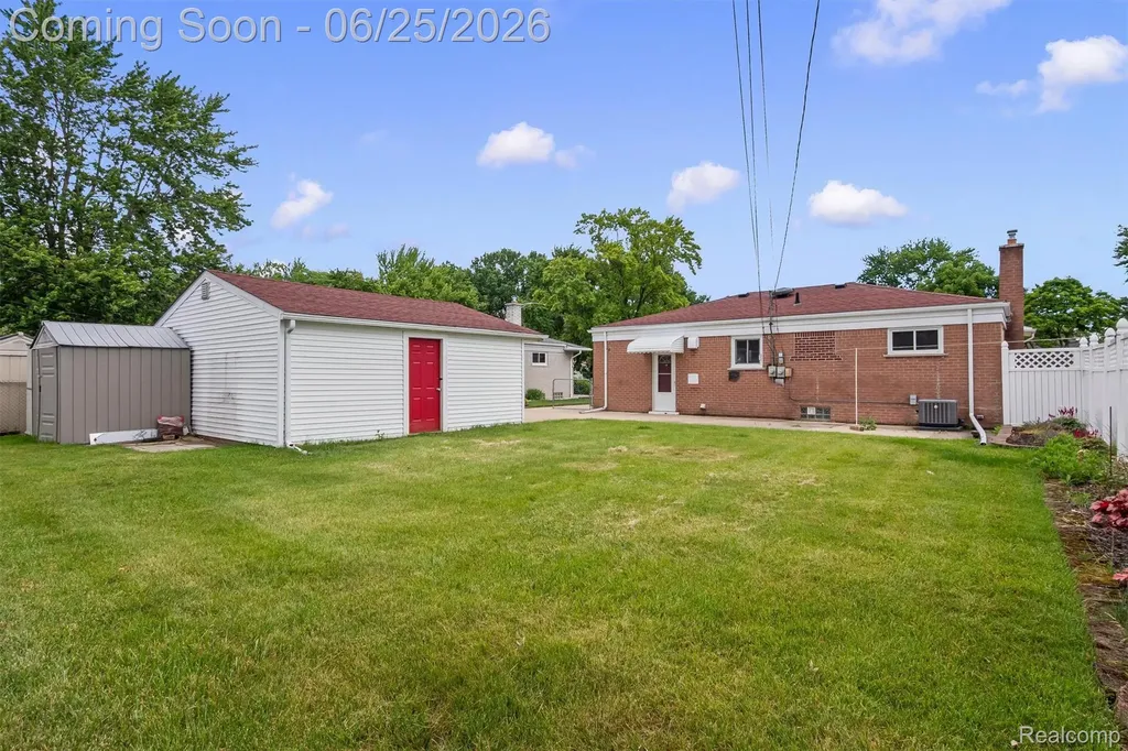 35919 Larchwood Street Clinton Charter Township MI 48035