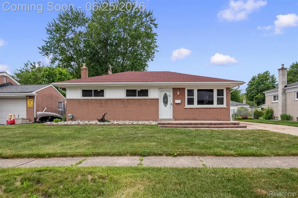 35919 Larchwood Street Clinton Charter Township MI 48035